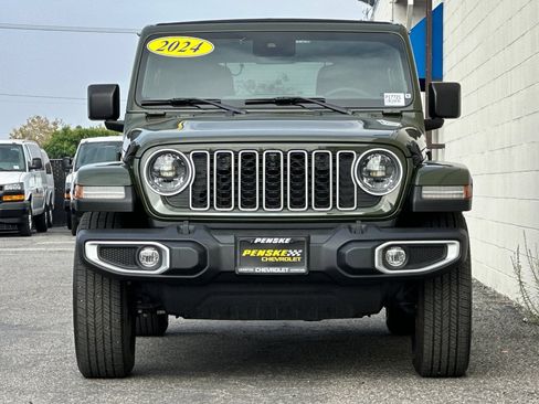 Used 2024 Jeep Wrangler Unlimited Sahara w/ Technology Group AWD/4WD image 9