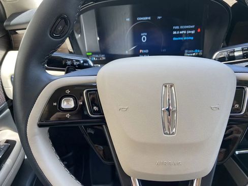 Used 2025 Lincoln Corsair Grand Touring AWD/4WD image 15