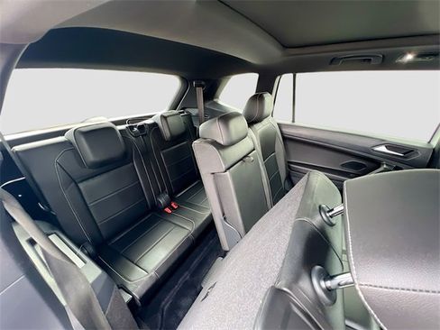 Used 2021 Volkswagen Tiguan SE R-Line image 26