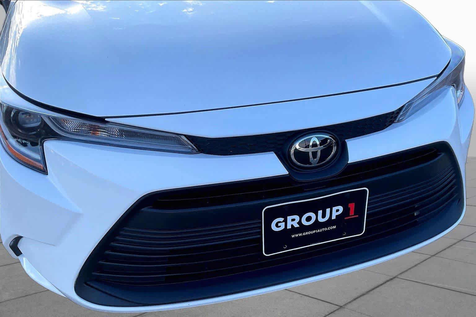Used 2025 Toyota Corolla LE FWD image 27