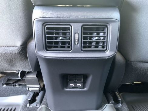 Used 2025 Toyota RAV4 XLE AWD/4WD image 31