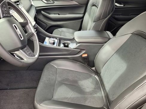 New 2025 Jeep Grand Cherokee L Altitude image 11