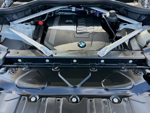 Used 2023 BMW X5 sDrive40i w/ M Sport Package RWD image 33
