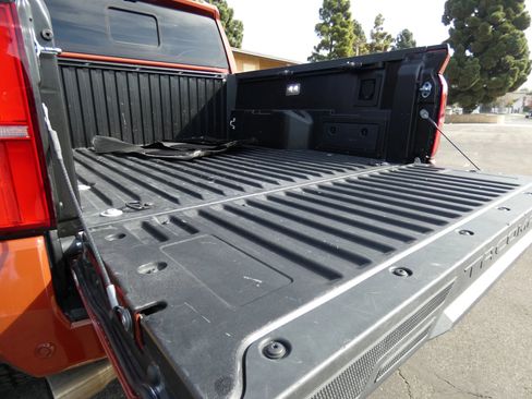 Used 2025 Toyota Tacoma TRD Off-Road w/ TRD Off Road Premium Package image 22