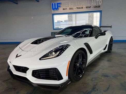 Used 2019 Chevrolet Corvette ZR1 RWD image 2