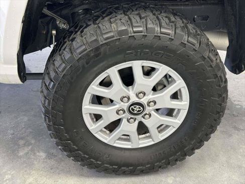 Certified 2025 Toyota Tacoma SR5 AWD/4WD image 11