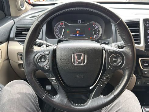 Used 2017 Honda Pilot Touring image 10