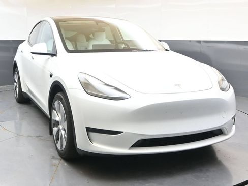 Used 2023 Tesla Model Y Long Range AWD/4WD image 8