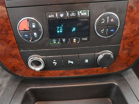 Used 2011 Chevrolet Suburban LT image 9