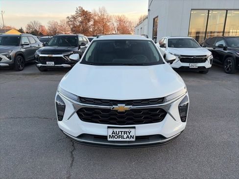 New 2026 Chevrolet Trax LT w/ Sunroof Package image 9
