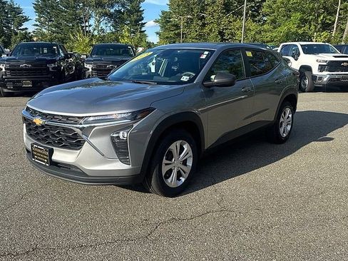 Certified 2024 Chevrolet Trax LS FWD image 2