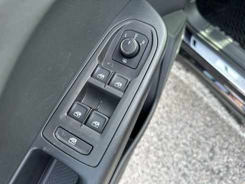 New 2026 Volkswagen Taos SE image 14