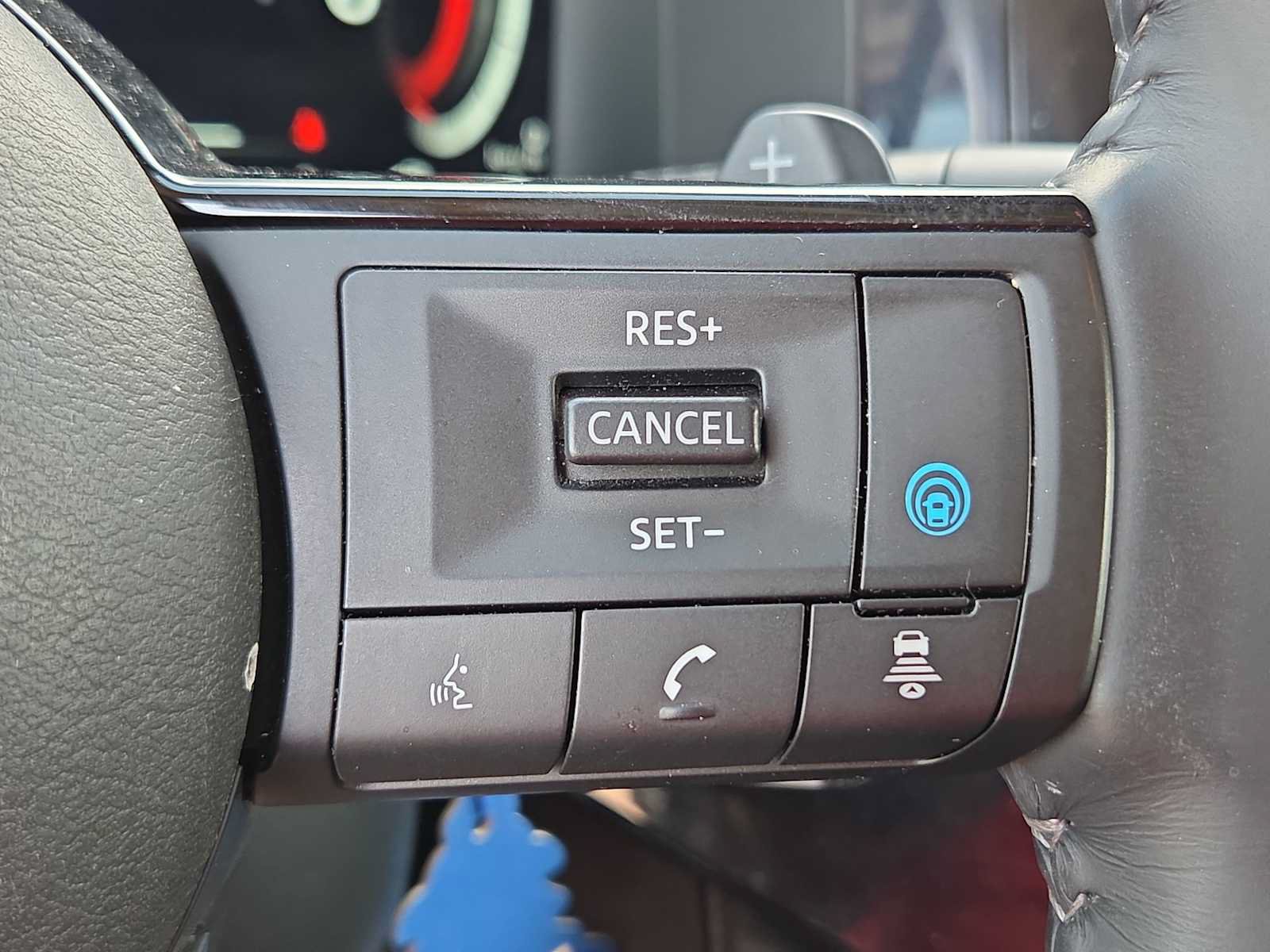Used 2024 Nissan Pathfinder Platinum FWD image 23