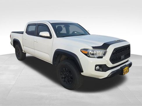 Used 2018 Toyota Tacoma TRD Off-Road image 8