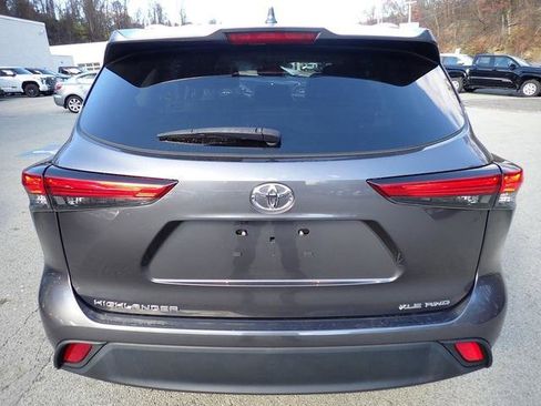 Certified 2023 Toyota Highlander XLE image 5