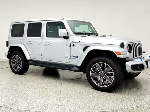 Used 2023 Jeep Wrangler Unlimited Sahara AWD/4WD image 3