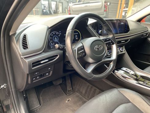 Used 2022 Hyundai Sonata Limited w/ Cargo Package FWD image 2