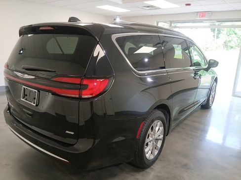 Used 2021 Chrysler Pacifica Touring-L w/ Premium & Safety Sphere Group AWD/4WD image 2