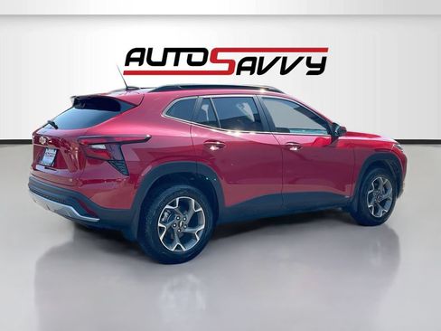Used 2026 Chevrolet Trax LT FWD image 7