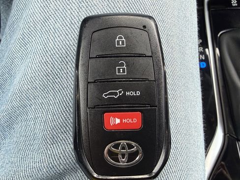 Used 2024 Toyota Corolla Cross XLE w/ Convenience Package image 33