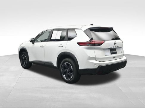 Used 2024 Nissan Rogue SV FWD image 3