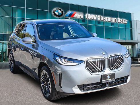 Used 2025 BMW X3 xDrive30i w/ Convenience Package image 3