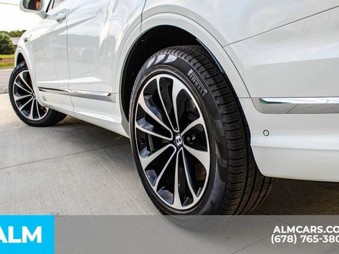 Used 2023 Bentley Bentayga image 15