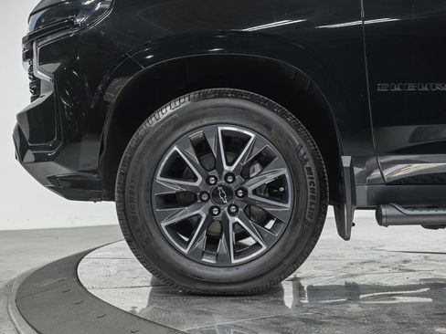 Used 2022 Chevrolet Suburban Z71 AWD/4WD image 3