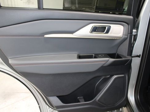 Used 2025 Ford Explorer Active image 21