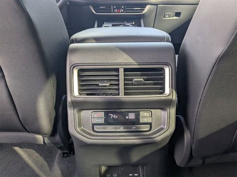 Used 2025 Volkswagen Atlas SE image 27