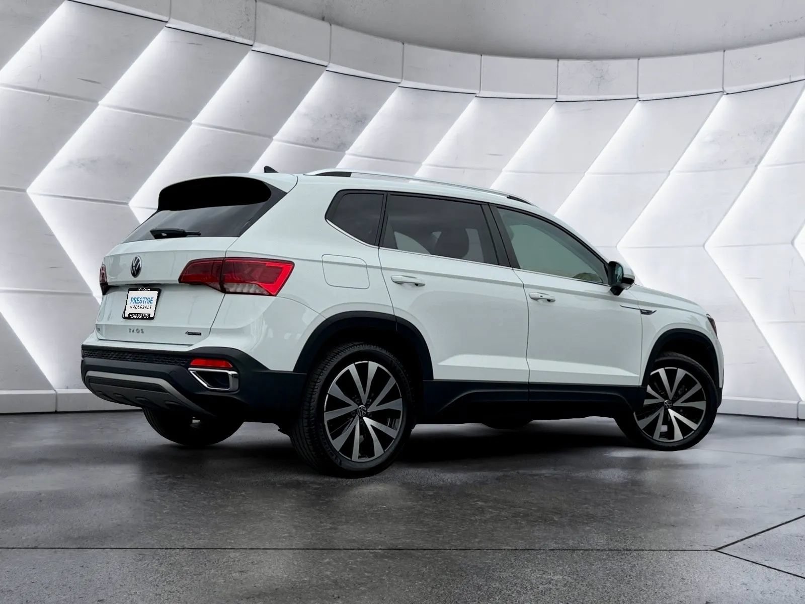 Used 2022 Volkswagen Taos SE w/ Panoramic Sunroof Package AWD/4WD image 4