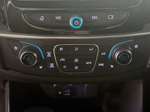 Used 2023 Chevrolet Traverse Premier image 16