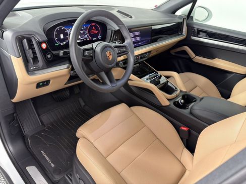 Certified 2026 Porsche Cayenne AWD/4WD image 4