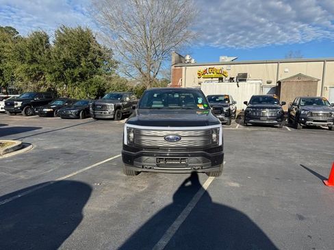 Used 2023 Ford F150 Lightning Lariat image 3