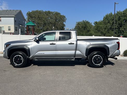 Used 2024 Toyota Tacoma TRD Off-Road AWD/4WD image 3