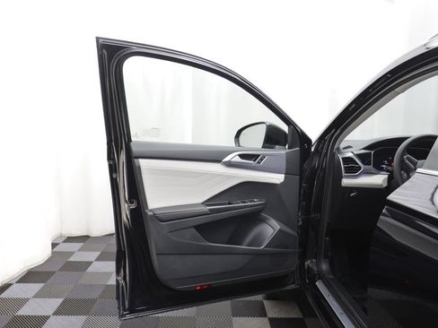 Used 2025 Volkswagen Taos SEL w/ Black Wheel Plus Package AWD/4WD image 4