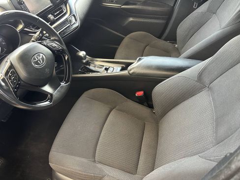 Used 2018 Toyota C-HR XLE FWD image 4