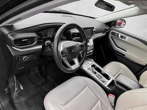 Used 2024 Ford Explorer XLT w/ Equipment Group 202A image 11