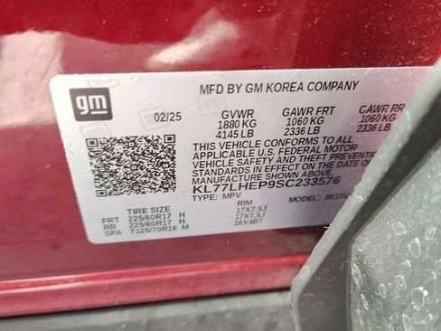 Used 2025 Chevrolet Trax LT w/ LT Convenience Package FWD image 4