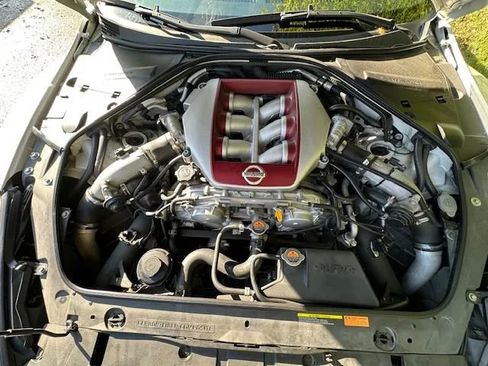 Used 2014 Nissan GT-R Black Edition image 30