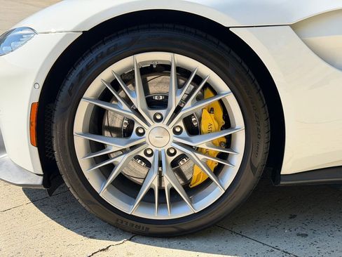 Used 2021 Aston Martin V8 Vantage Coupe image 4