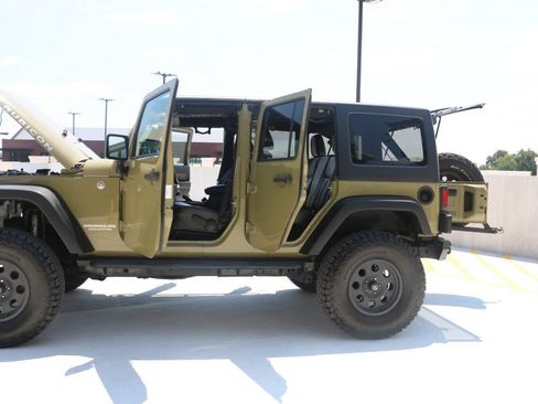 Used 2013 Jeep Wrangler Unlimited Rubicon AWD/4WD image 31