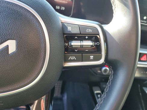 Certified 2024 Kia Sorento SX image 27