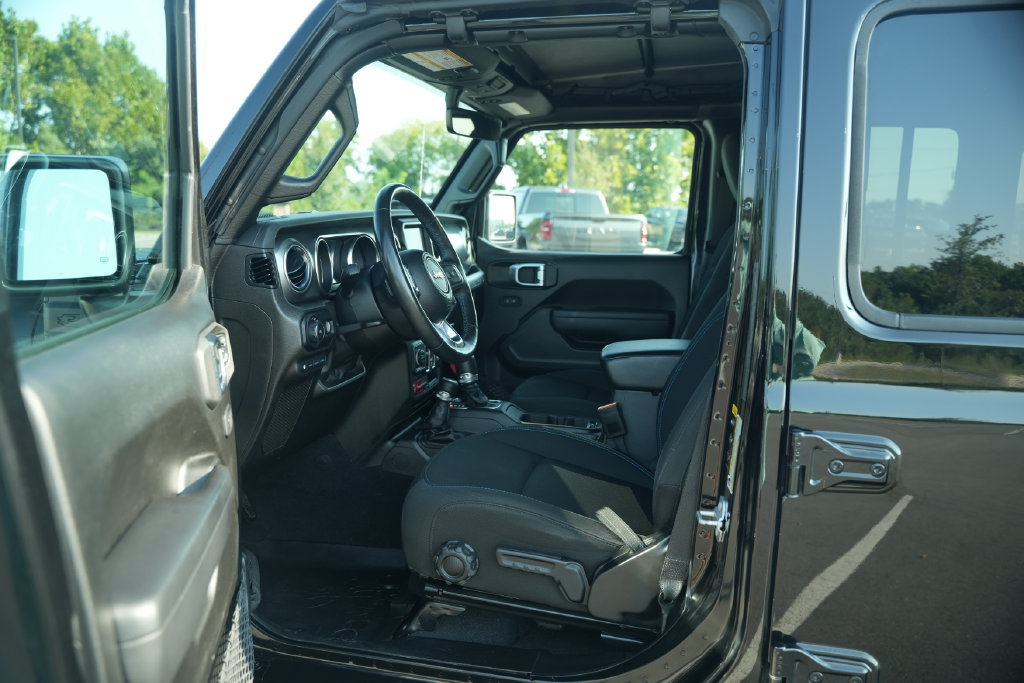 Used 2023 Jeep Wrangler Unlimited Rubicon 4xe w/ Cold Weather Group AWD/4WD image 13