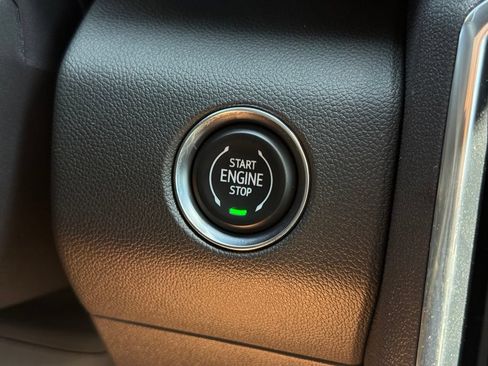 Used 2026 GMC Acadia Elevation w/ Elevation Premium Package FWD image 39