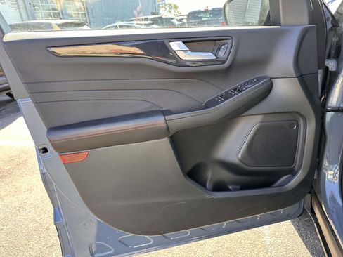 Used 2025 Ford Escape ST-Line w/ Tech Pack #1 image 9