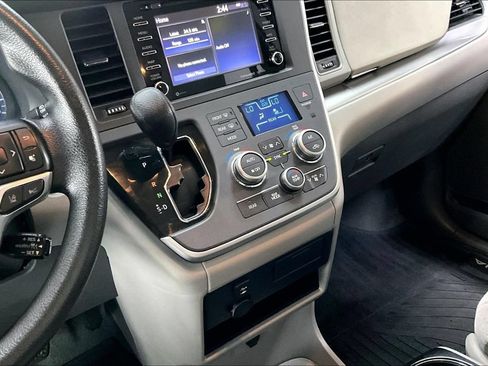 Used 2020 Toyota Sienna LE w/ LE Preferred Package AWD/4WD image 18