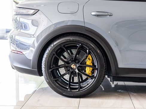Used 2024 Porsche Cayenne Turbo GT AWD/4WD image 11
