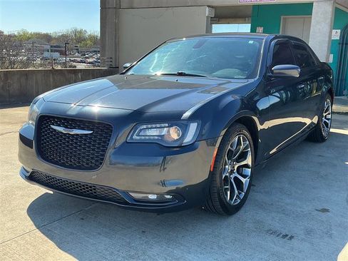 Used 2015 Chrysler 300 S image 10