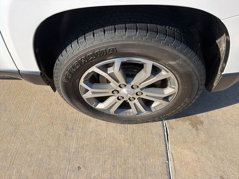 Used 2016 GMC Acadia SLT image 9